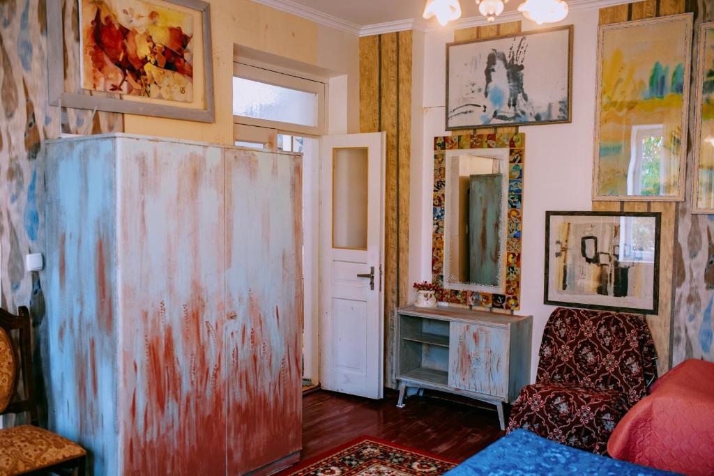 Artist's House room 3