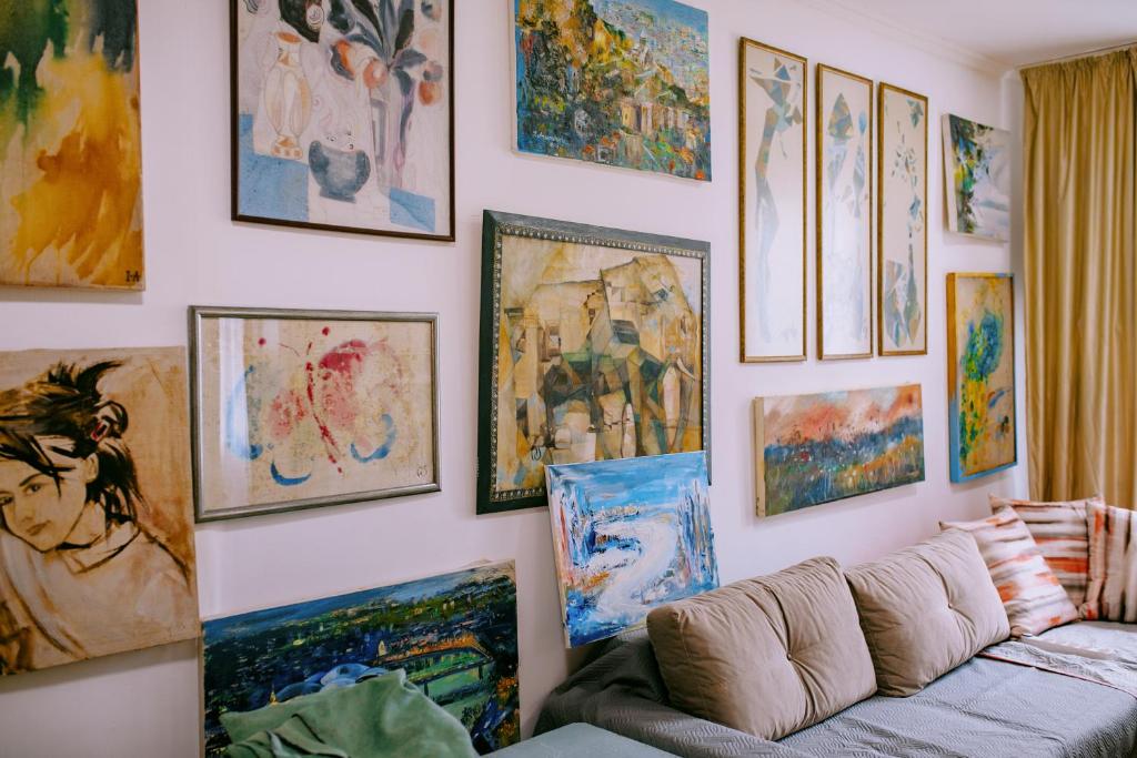 Artist's House room 4